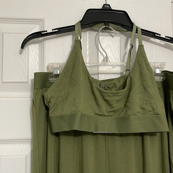 MATCHING GREEN SET - Picture 2 of 2